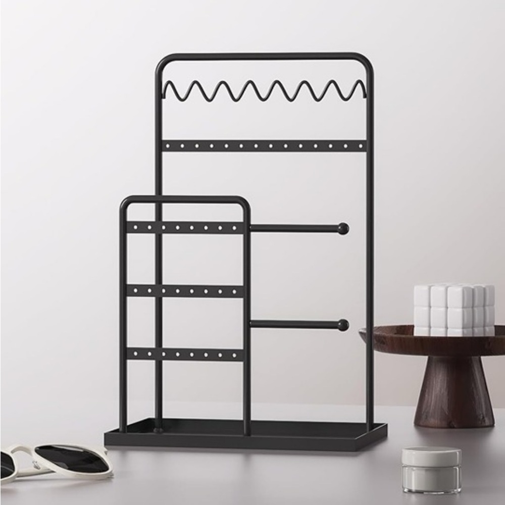 Black Metal Jewelry Organizer